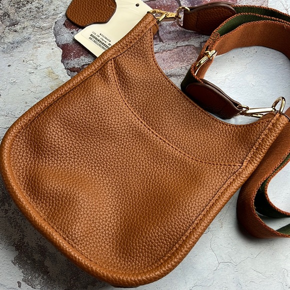 Camel & Green Crossbody Purse Adjustable Guitar Strap Zip Pouch & Pockets - Picture 2 of 12